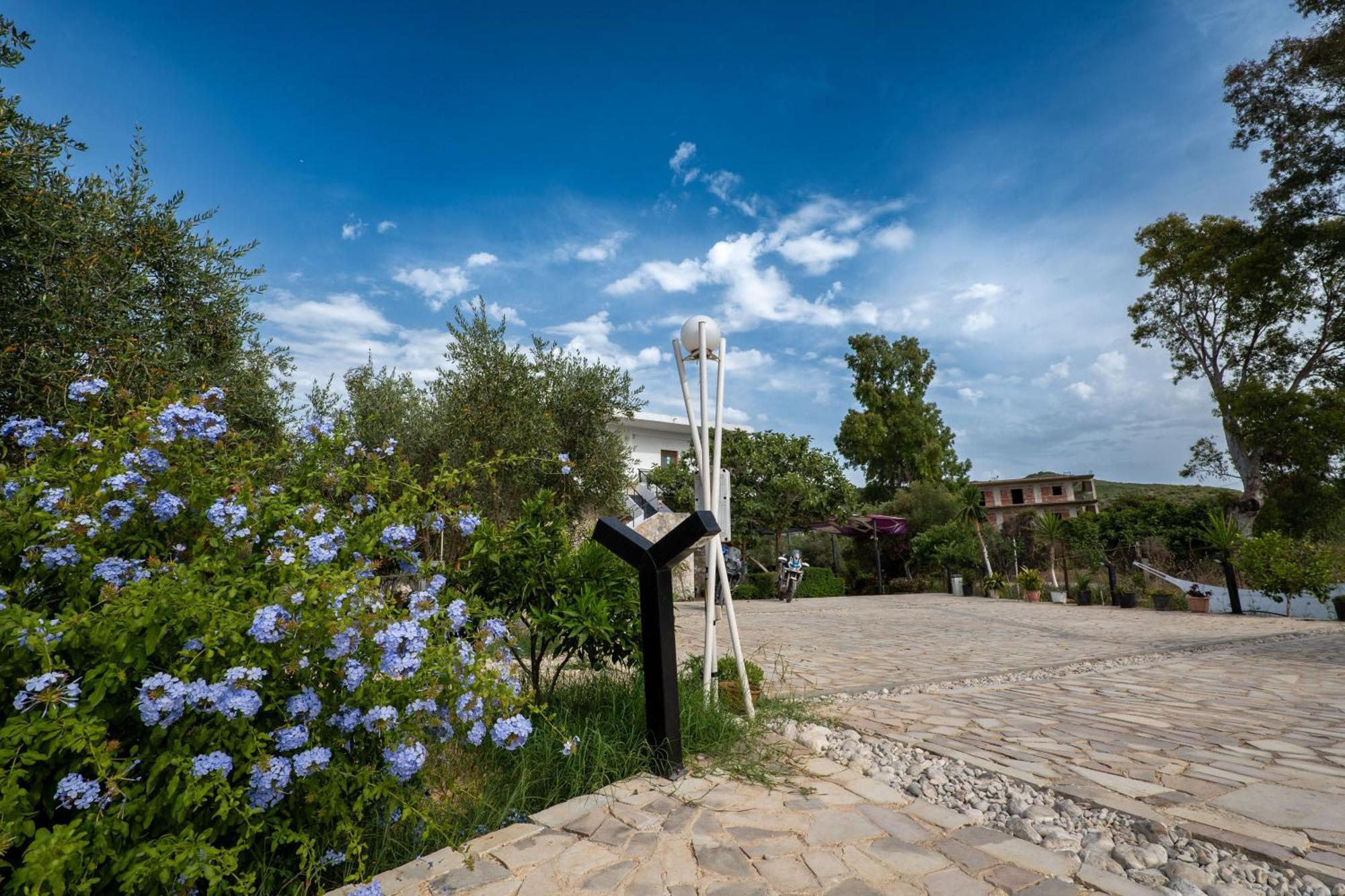 Garden Villa Lake Side & Glamping 사밀 외부 사진