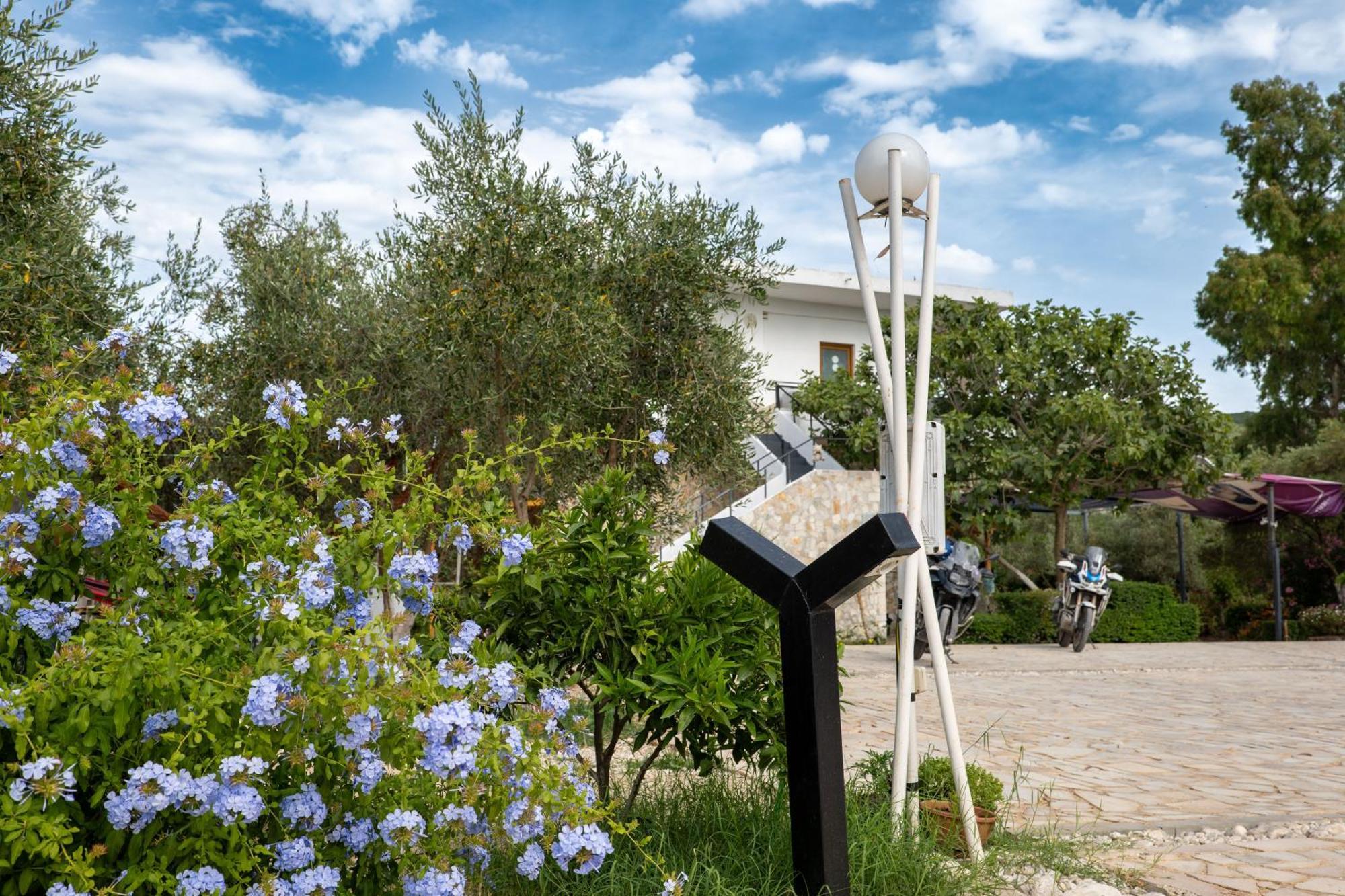 Garden Villa Lake Side & Glamping 사밀 외부 사진